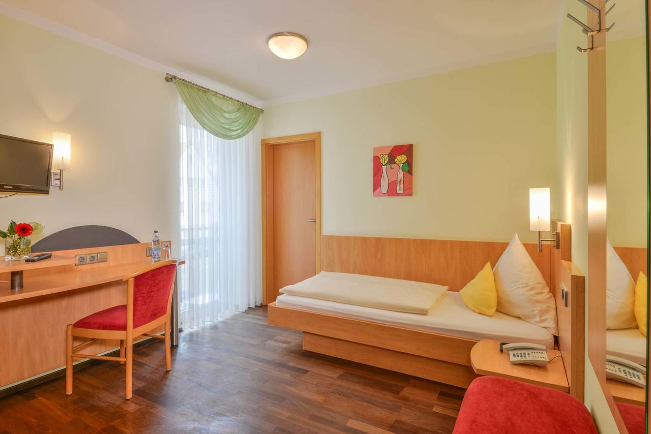Hotel Peterhof Dietenheim Esterno foto