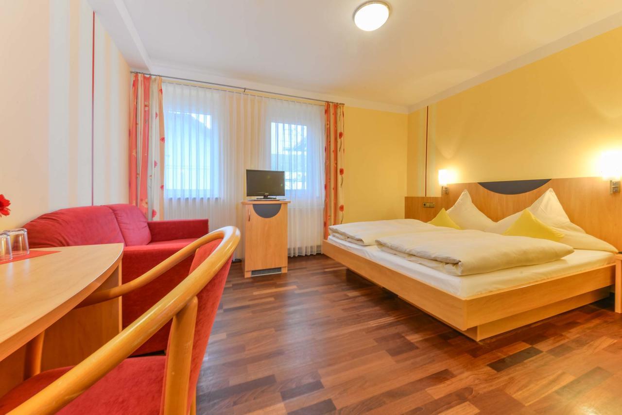 Hotel Peterhof Dietenheim Esterno foto