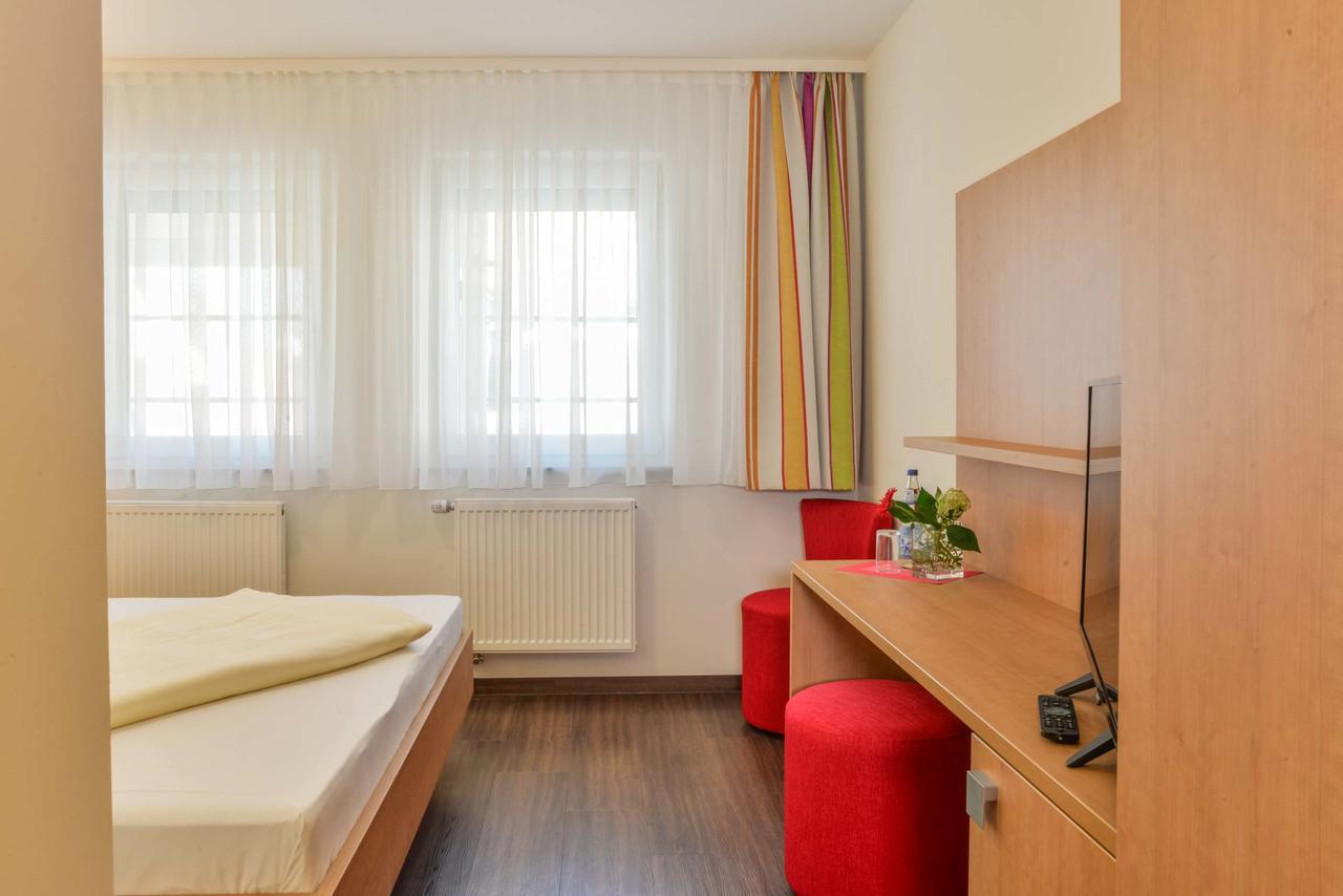 Hotel Peterhof Dietenheim Esterno foto